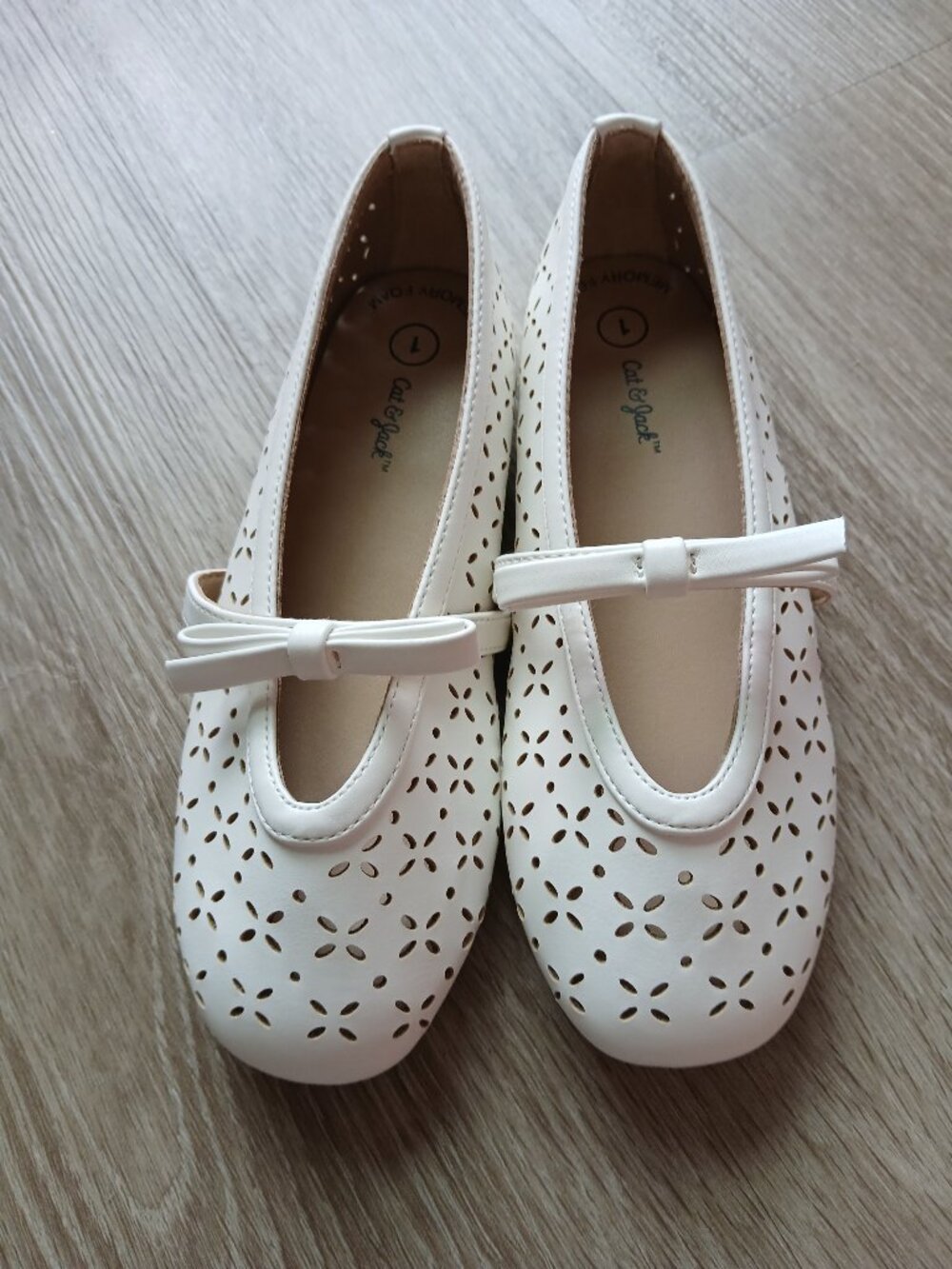 NWOT SIZE 1 CAT & JACK GIRLS FLATS